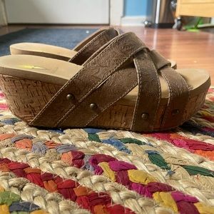 Volatile cork wedge sandals